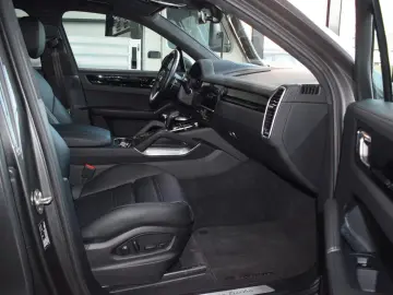 PORSCHE Cayenne Turbo