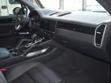PORSCHE Cayenne Turbo