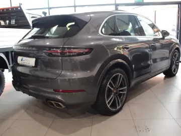 PORSCHE Cayenne Turbo