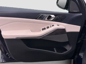 BMW X5 xDrive 40d    M-Sport SkyLounge TV  Laser AHK