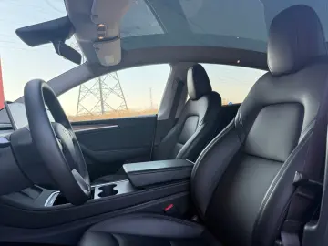 TESLA Model Y Long Range Dual AWD   Garantie von Tesla
