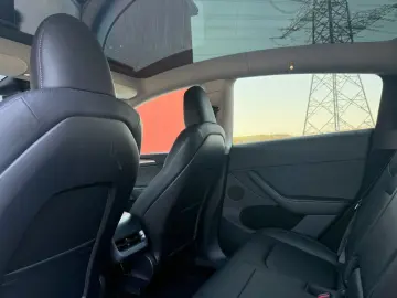 TESLA Model Y Long Range Dual AWD   Garantie von Tesla