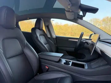 TESLA Model Y Long Range Dual AWD   Garantie von Tesla