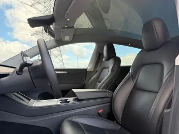 TESLA Model Y   Long Range AWD   NEU TüV    SOH 93%