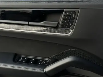 PORSCHE Cayenne S E-Hybrid Coupé Burmester SHZ V H Sitzb