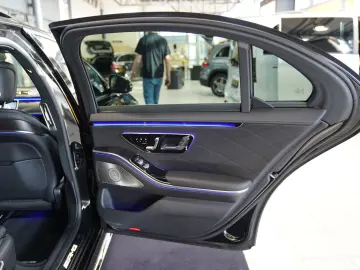 MERCEDES-BENZ S 63 AMG E Performance