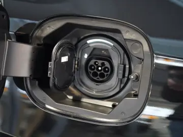 MERCEDES-BENZ S 63 AMG E Performance