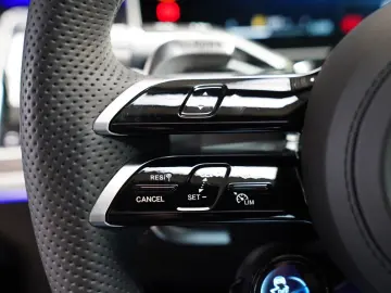 MERCEDES-BENZ S 63 AMG E Performance