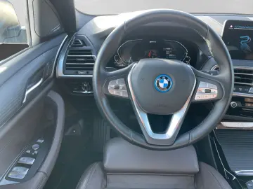 BMW X3 xDrive 30e Panoram AHK Laserlicht