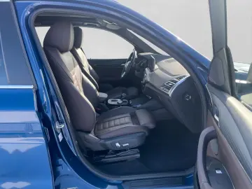 BMW X3 xDrive 30e Panoram AHK Laserlicht