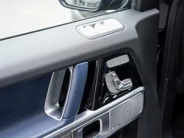 MERCEDES-BENZ G 500 AMG