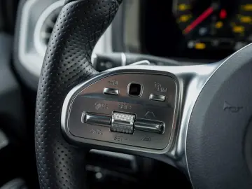 MERCEDES-BENZ G 500 AMG