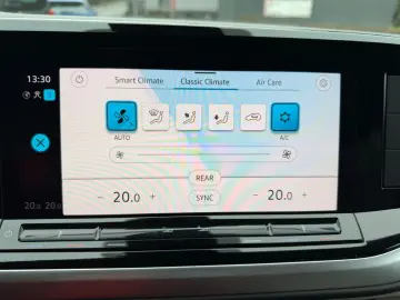 VW T7 Multivan Aut. Life Long 6Sitz AhkAccKamera