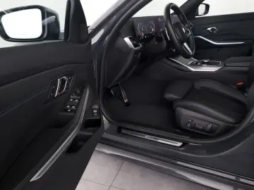 BMW 320i Touring M Sport Shadow HUD ACC RFK AHK 19