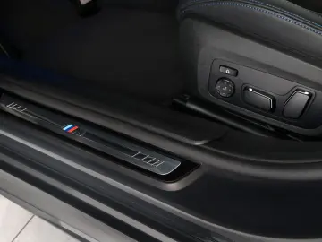 BMW 320i Touring M Sport Shadow HUD ACC RFK AHK 19