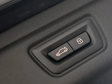 BMW 320i Touring M Sport Shadow HUD ACC RFK AHK 19