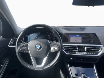 BMW 320i A Bluetooth Navi LED Klima PDC el. Fenster