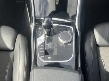 BMW 320i A Bluetooth Navi LED Klima PDC el. Fenster