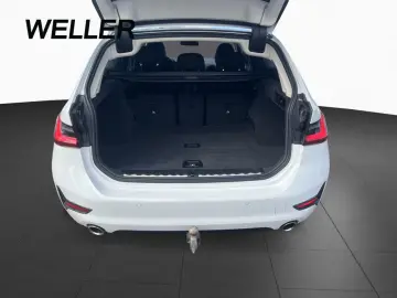 BMW 320i A Bluetooth Navi LED Klima PDC el. Fenster