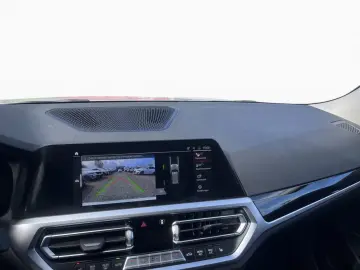 BMW 320i A Bluetooth Navi LED Klima PDC el. Fenster