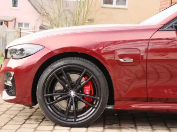 BMW 330e Lim. M Sport Individual LASER H&K SDACH 19
