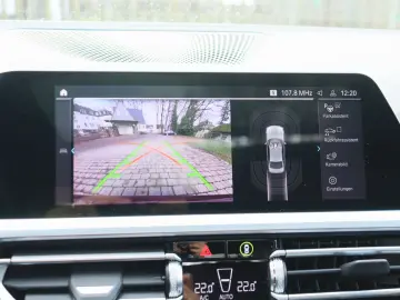 BMW 330e Lim. M Sport Individual LASER H&K SDACH 19