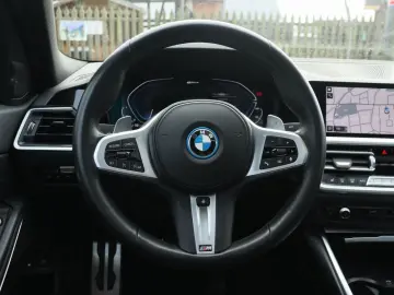 BMW 330e Lim. M Sport Individual LASER H&K SDACH 19