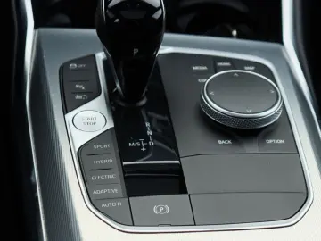 BMW 330e Lim. M Sport Individual LASER H&K SDACH 19