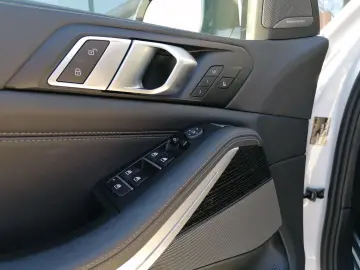 BMW X5 xDrive50e Sportpaket 22'' AHK HUD H&hellip;