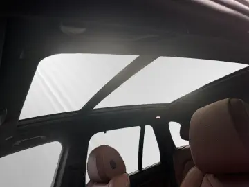 BMW X5 xDrive50e M Sport AHK Pano Head-Up H K