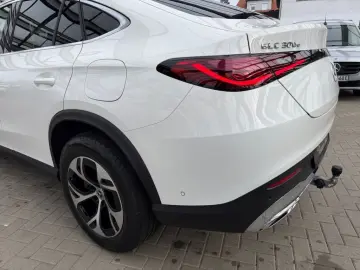 MERCEDES-BENZ GLC 300 e 4M Coupé AVANTGARDE DISTRO AHK 360