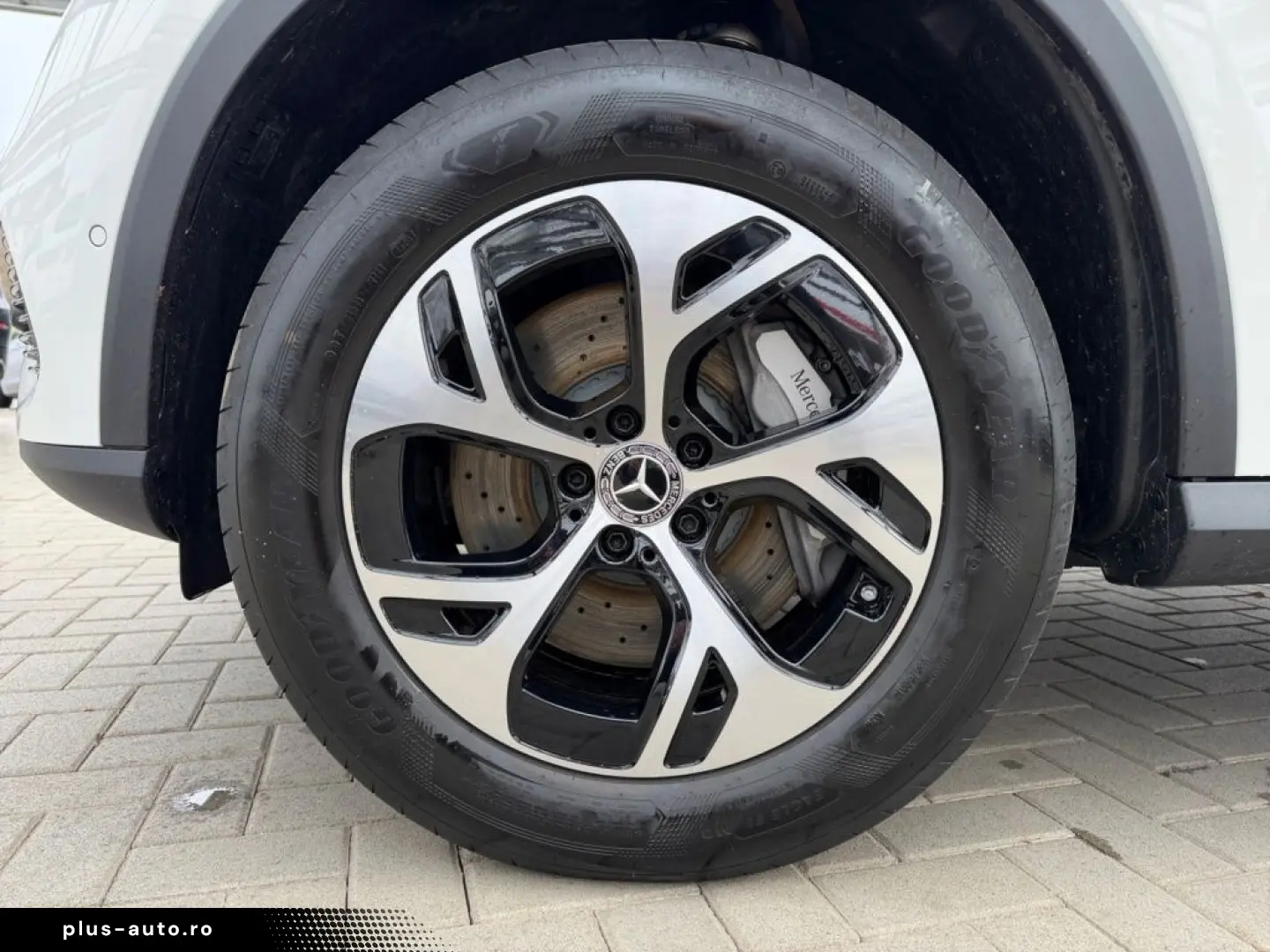 MERCEDES-BENZ GLC 300 e 4M Coupé AVANTGARDE DISTRO AHK 360