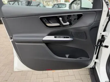 MERCEDES-BENZ GLC 300 e 4M Coupé AVANTGARDE DISTRO AHK 360