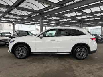 MERCEDES-BENZ GLC 300 d 4M AMG-PREMIUM PANO AHK MEMORY 360