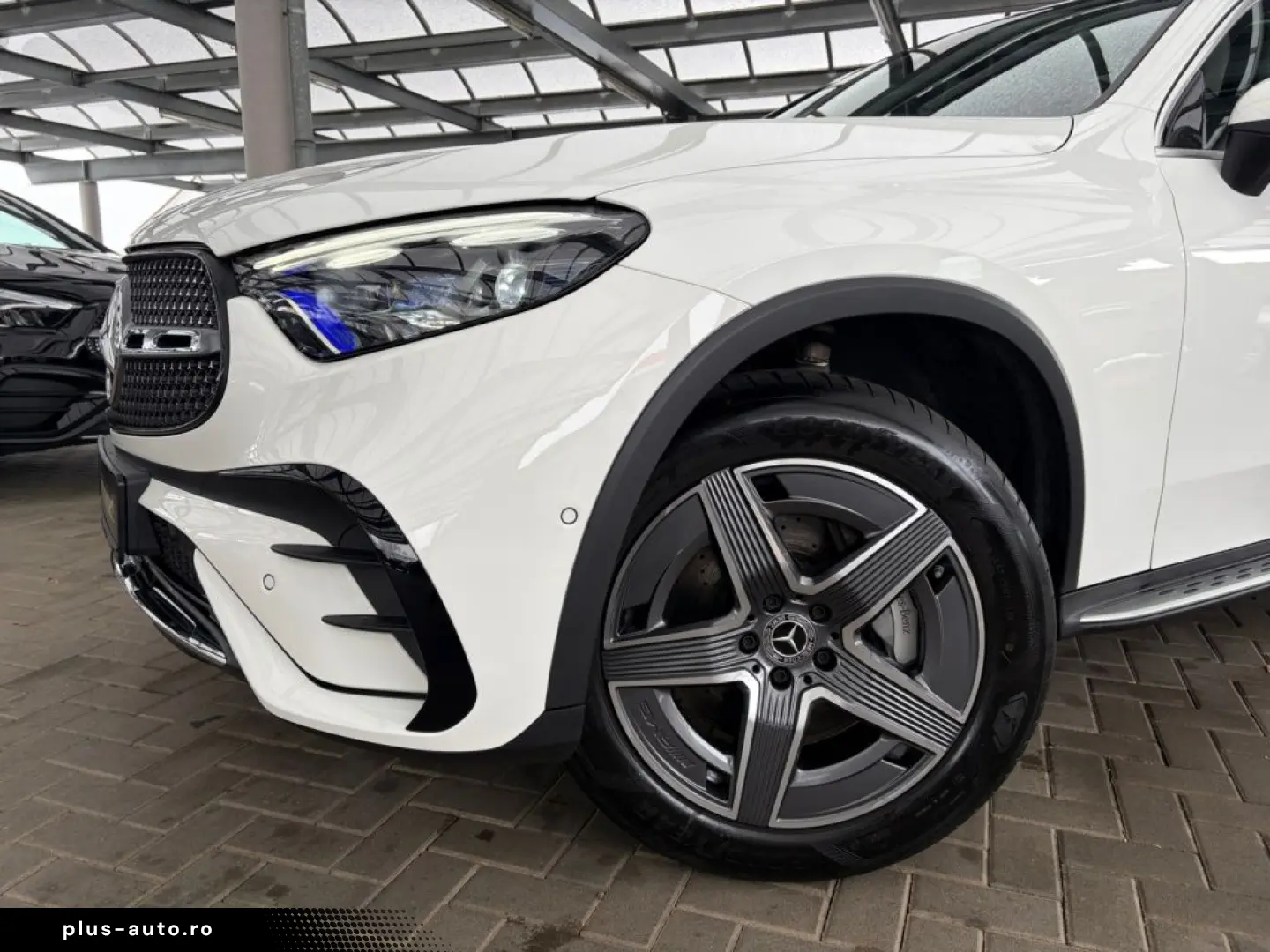 MERCEDES-BENZ GLC 300 d 4M AMG-PREMIUM PANO AHK MEMORY 360