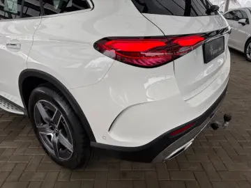 MERCEDES-BENZ GLC 300 d 4M AMG-PREMIUM PANO AHK MEMORY 360