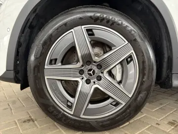 MERCEDES-BENZ GLC 300 d 4M AMG-PREMIUM PANO AHK MEMORY 360