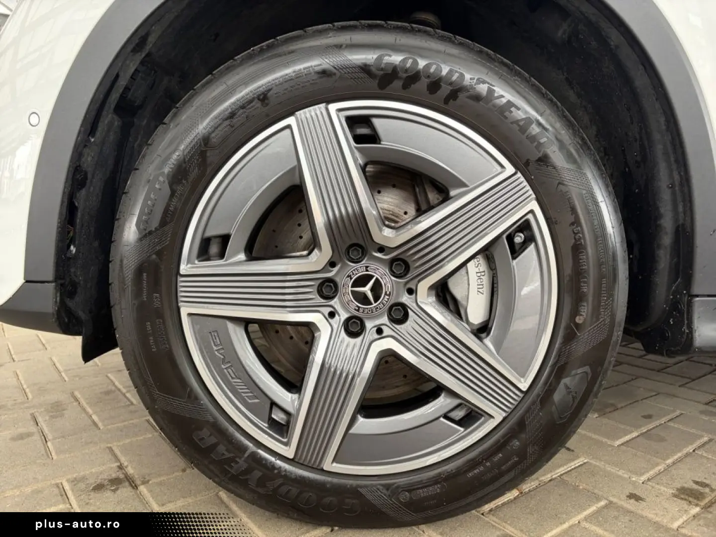 MERCEDES-BENZ GLC 300 d 4M AMG-PREMIUM PANO AHK MEMORY 360