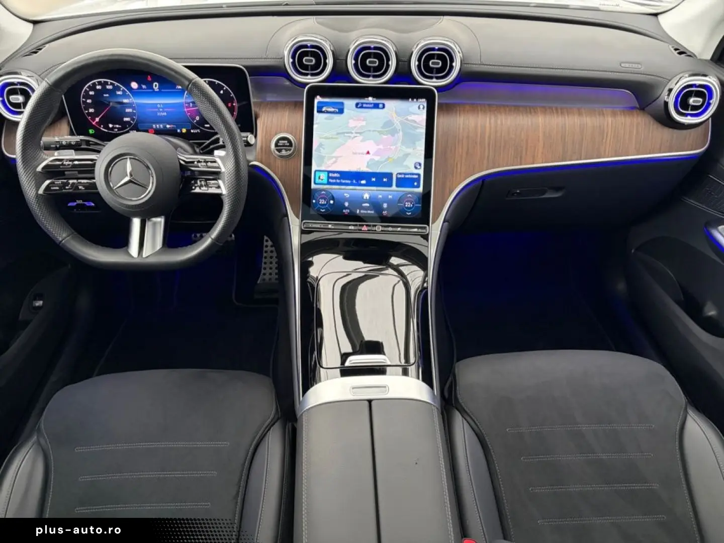 MERCEDES-BENZ GLC 300 d 4M AMG-PREMIUM PANO AHK MEMORY 360