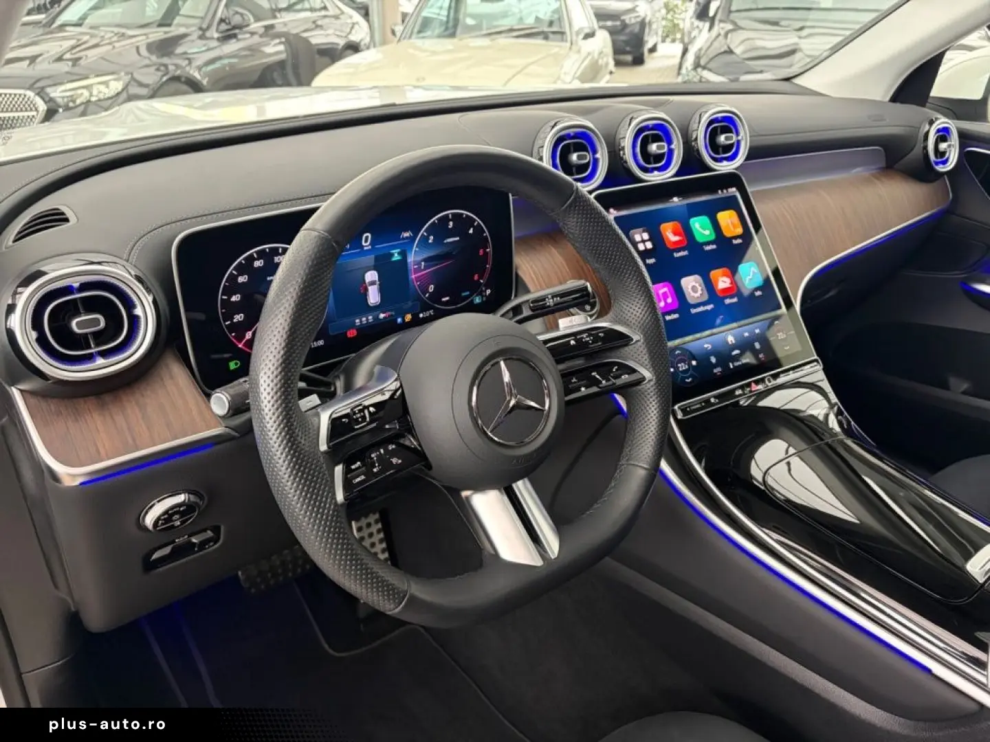 MERCEDES-BENZ GLC 300 d 4M AMG-PREMIUM PANO AHK MEMORY 360