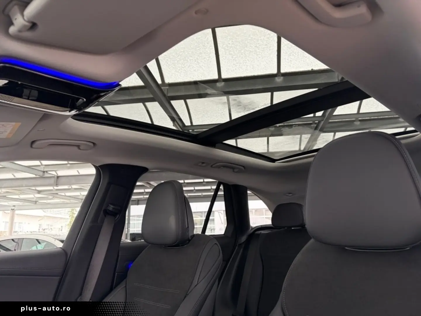 MERCEDES-BENZ GLC 300 d 4M AMG-PREMIUM PANO AHK MEMORY 360