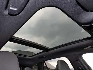 MERCEDES-BENZ GLC 300 d 4M AMG Distronic 360  DI-LED…