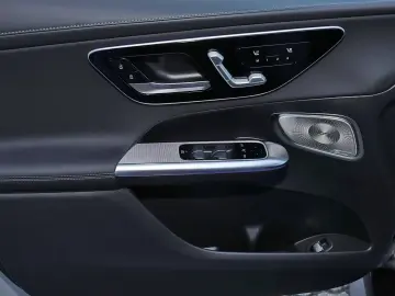 MERCEDES-BENZ GLC 300 4M AMG DIG-LED Pano AHK Standh…