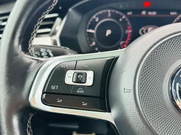 VOLKSWAGEN ARTEON 2018 2.0D E6 R-Line Garantie 12 Luni Rate