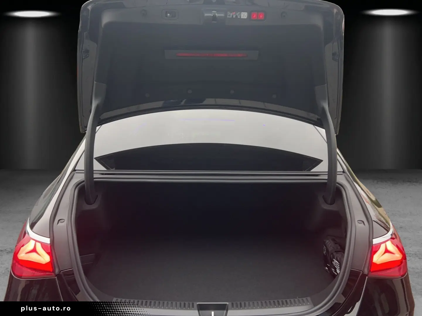 MERCEDES-BENZ E 400 e 4M AMG Distro PANO Airma HAL B&hellip;