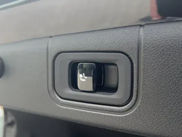 MERCEDES-BENZ E 400 e 4M AMG Distro PANO Airma HAL B&hellip;