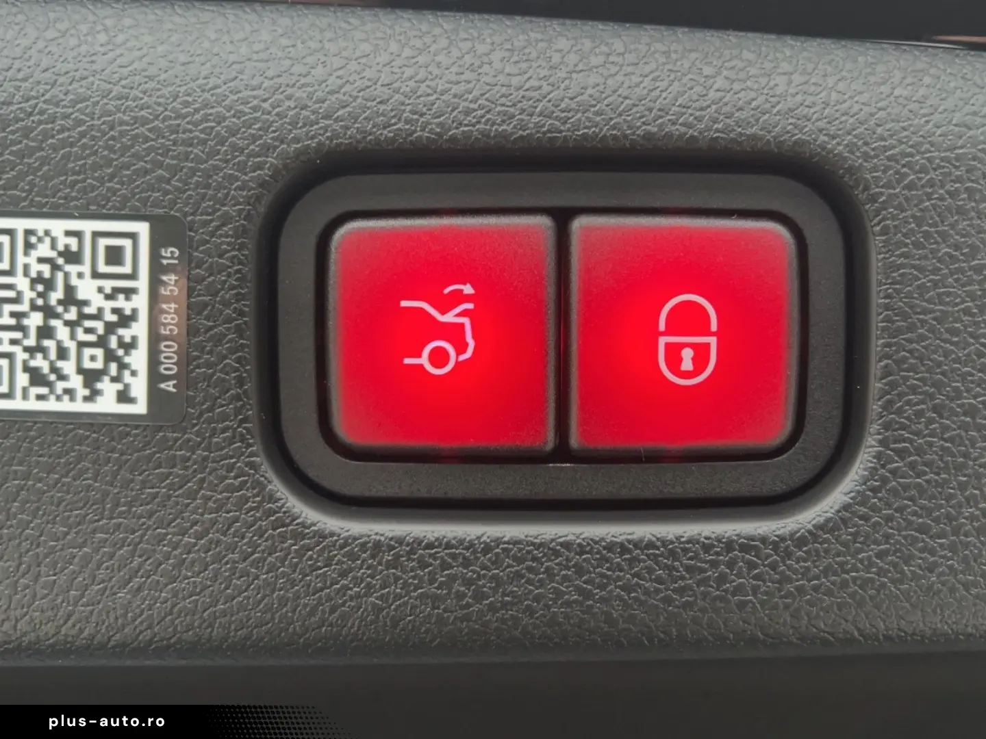 MERCEDES-BENZ E 400 e 4M AMG Distro PANO Airma HAL B&hellip;