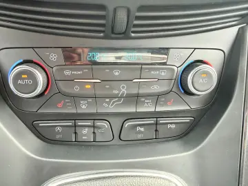 FORD KUGA Incalzire scaune Incalzire volan Clima Pilot LED I