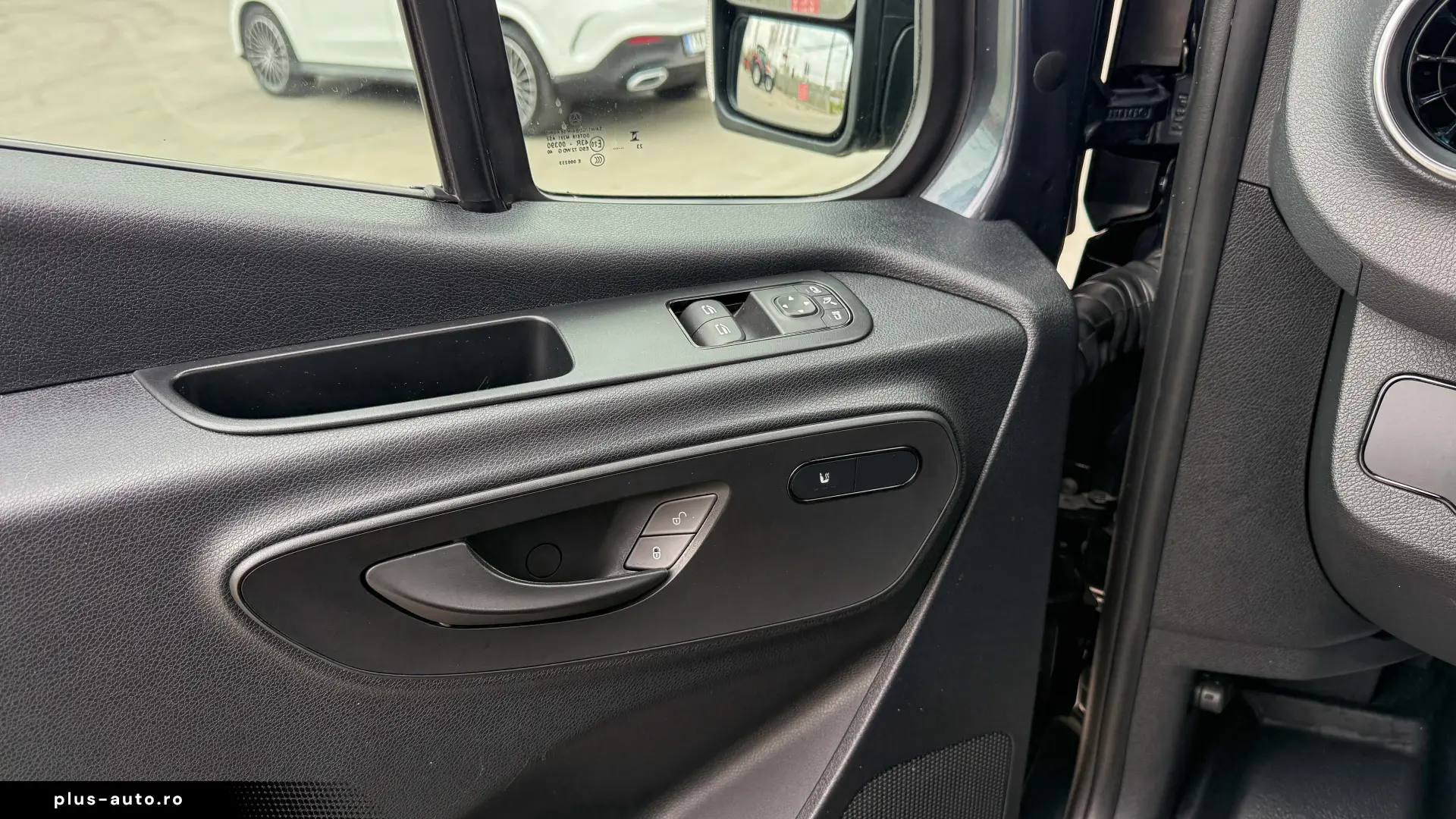 Mercedes-Benz Sprinter 519 CDI – VIP 18 locuri