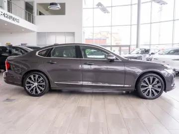 Volvo S90 T8 Recharge AWD Geartronic „Plus Bright”